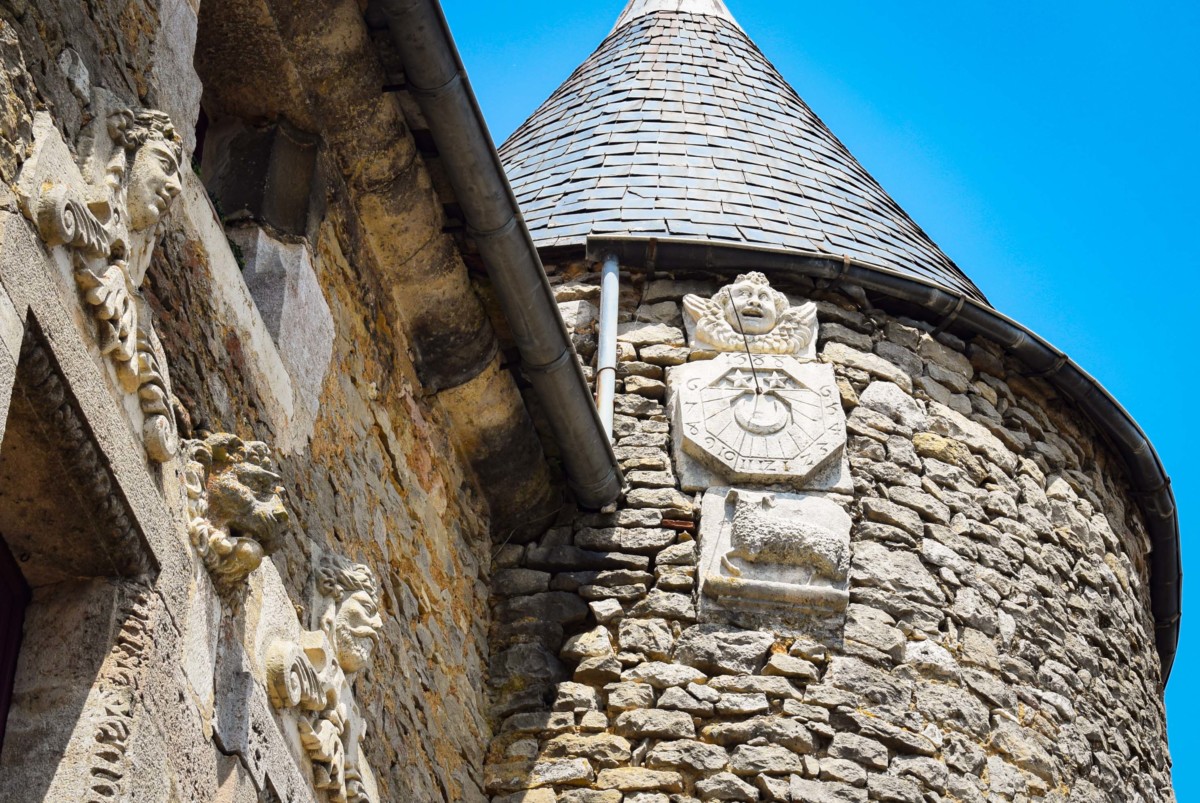 Châteauneuf - The sundial of the sheep house © French Moments