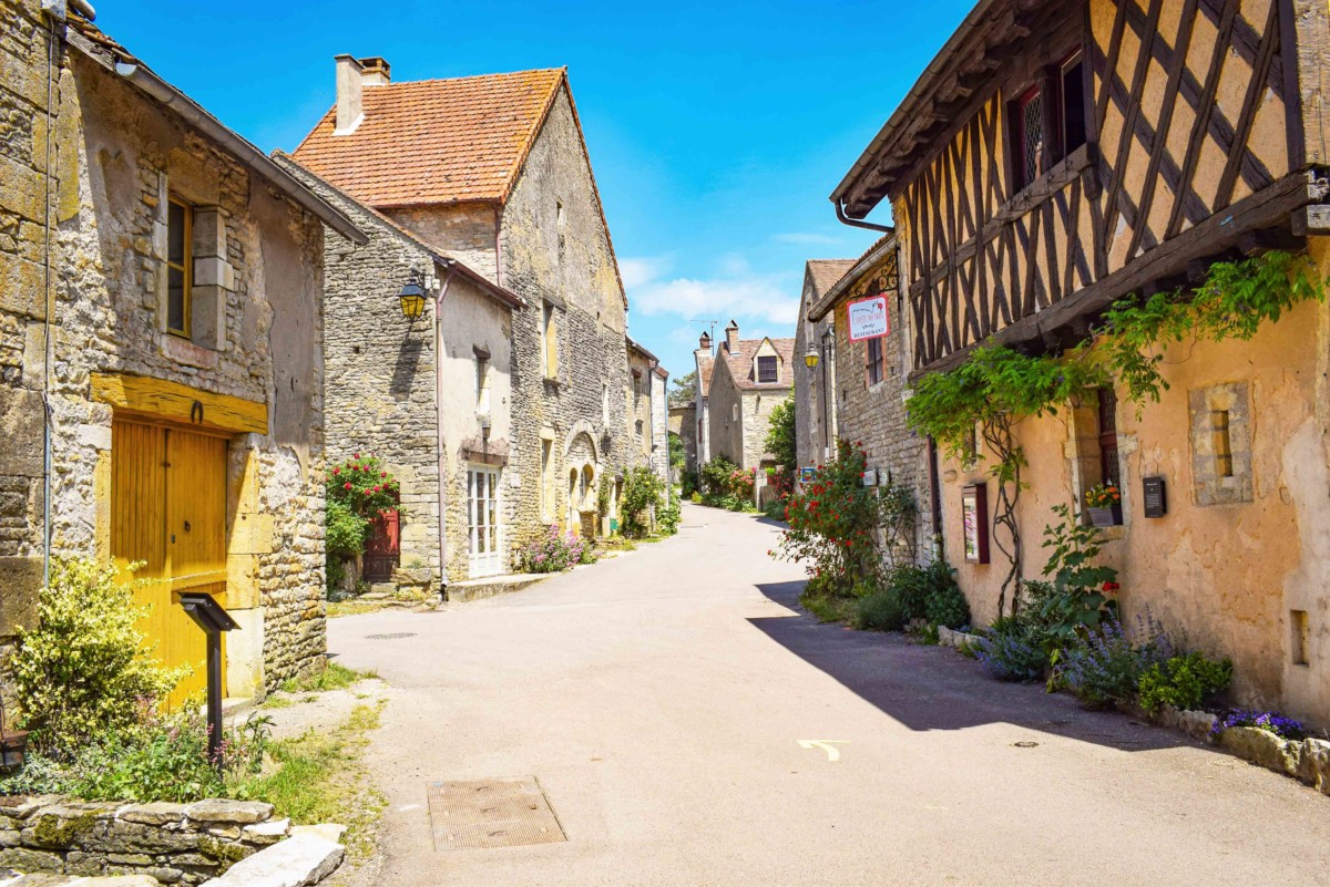 Châteauneuf - The half-timbered house, Grande-Rue (right) © French Moments