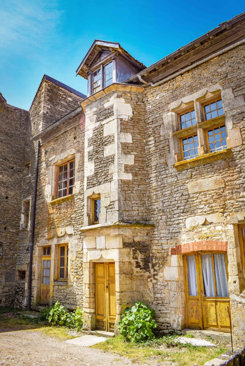 Châteauneuf - The house with the turret from the late Middle Ages © French Moments