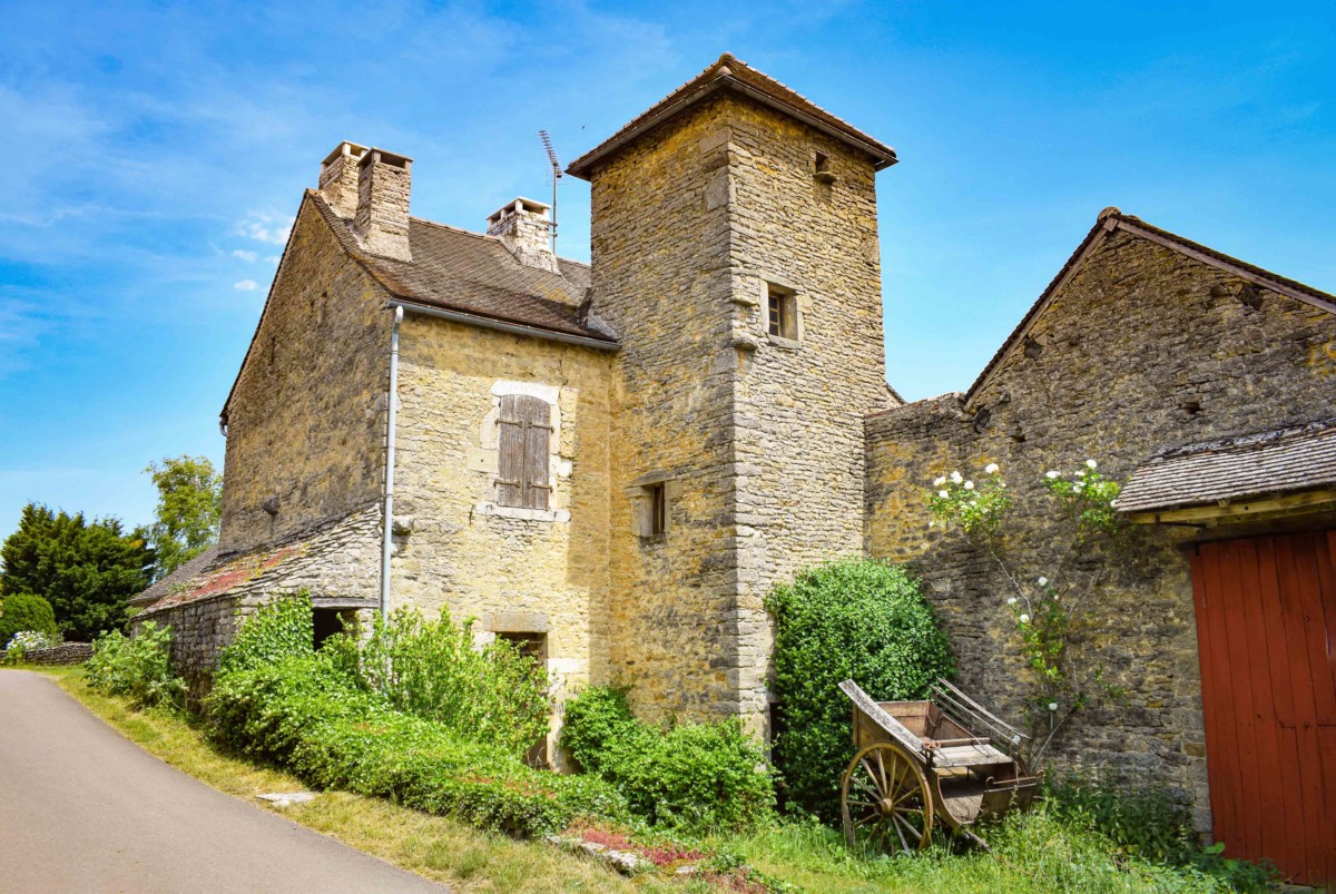Old bourgeois house in Châteauneuf-en-Auxois © French Moments