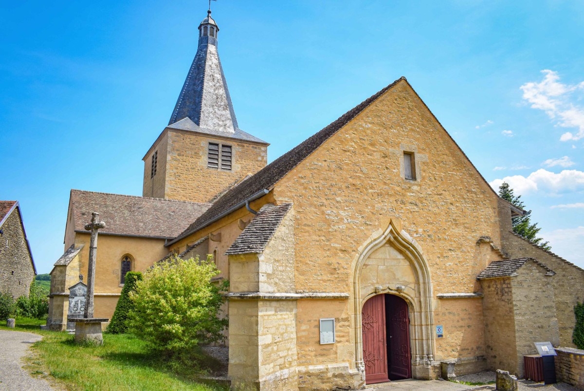Châteauneuf - The church of Saint-Philippe and Saint-Jacques © French Moments