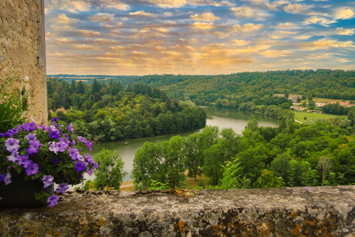 The Moselle Valley at Liverdun © French Moments