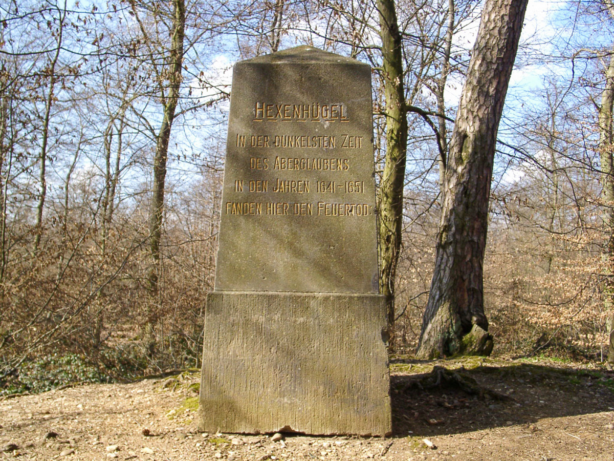 The witch-hunt victims memorial in Winningen (Hexendenkmal) © Klaus Graf - license [CC BY 2.0] from Wikimedia Commons