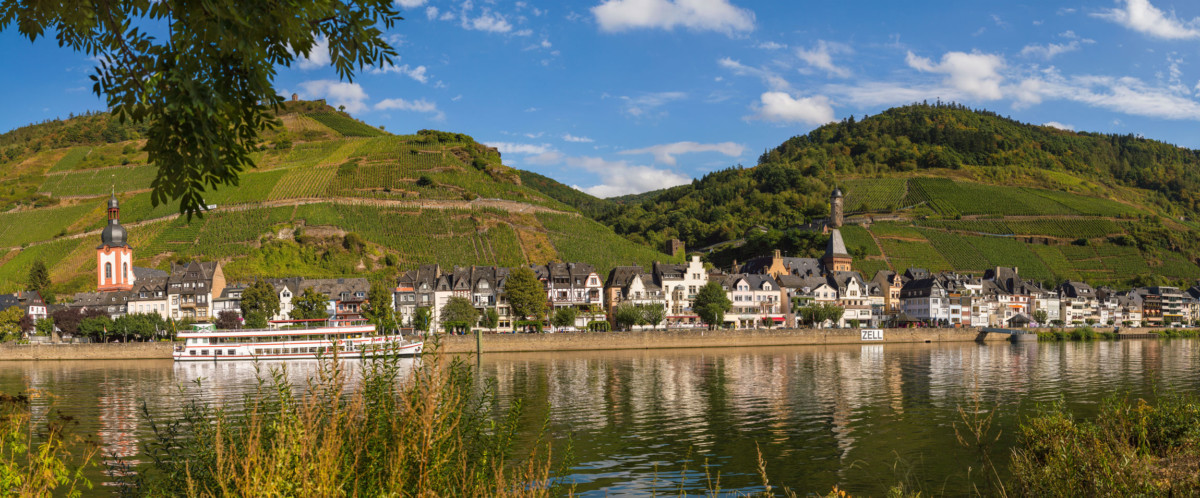 Moselle Valley - Zell © Michael Pabst - license [CC BY-SA 3.0 de] from Wikimedia Commons