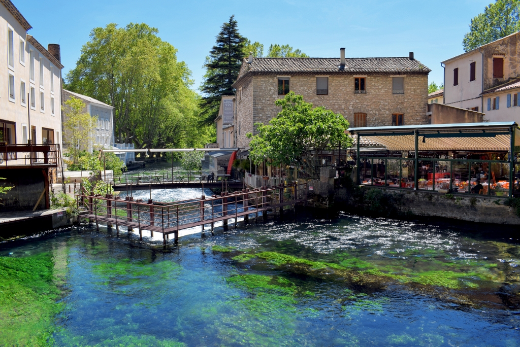 Fontaine-de-Vaucluse © French Moments