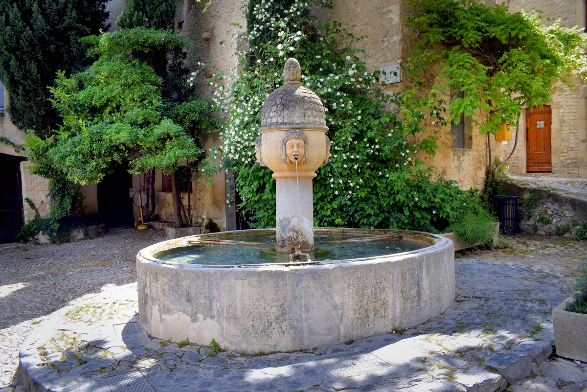 Vaison-la-Romaine © French Moments