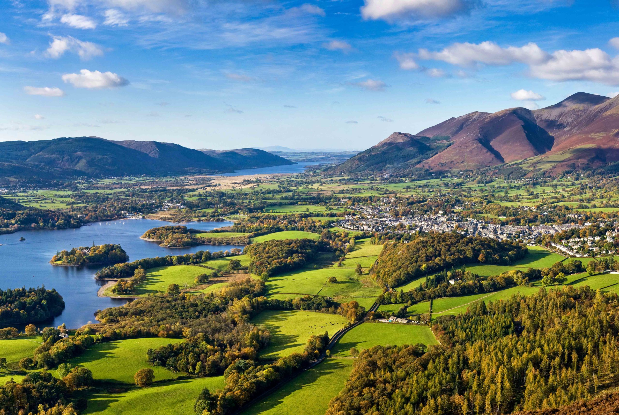 The largest country of england is. The Lake District (Озёрный край). Национальный парк Лейк Дистрикт, Англия. Озерный край Англия. Деруэнт-Уотер, Озерный край, Англия.