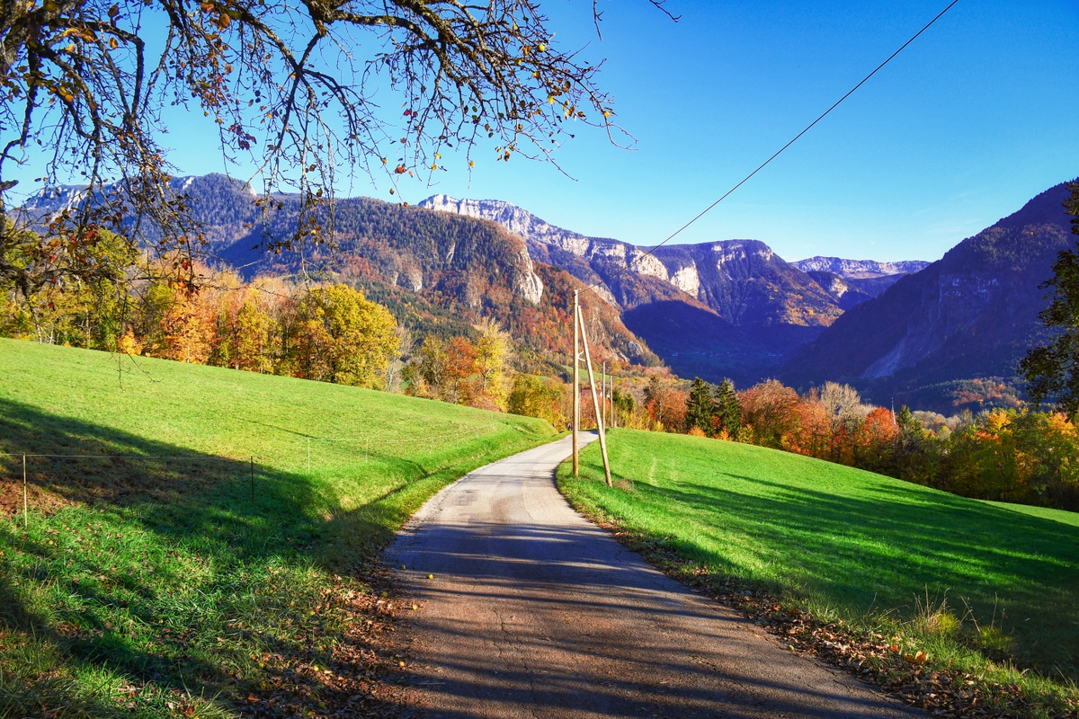 Around Annecy - The countryside of Thorens-Glières © French Moments