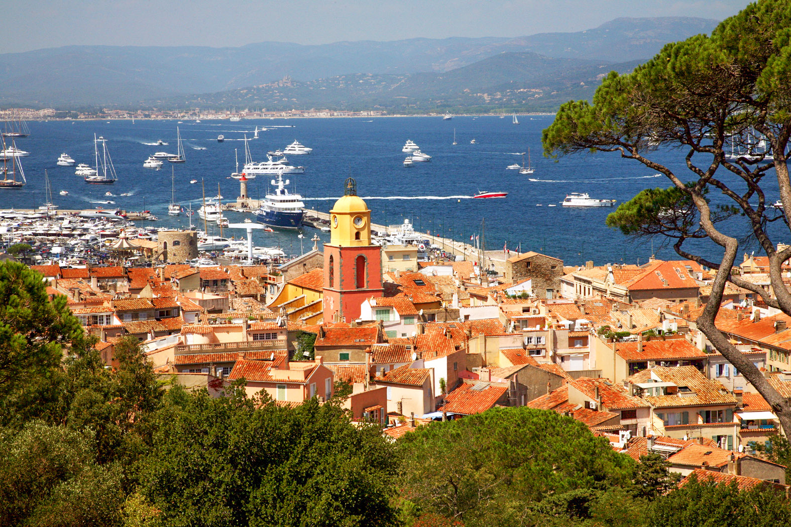 Dior des Lices (Saint-Tropez)  Provence-Alpes-Côte d'Azur Tourism