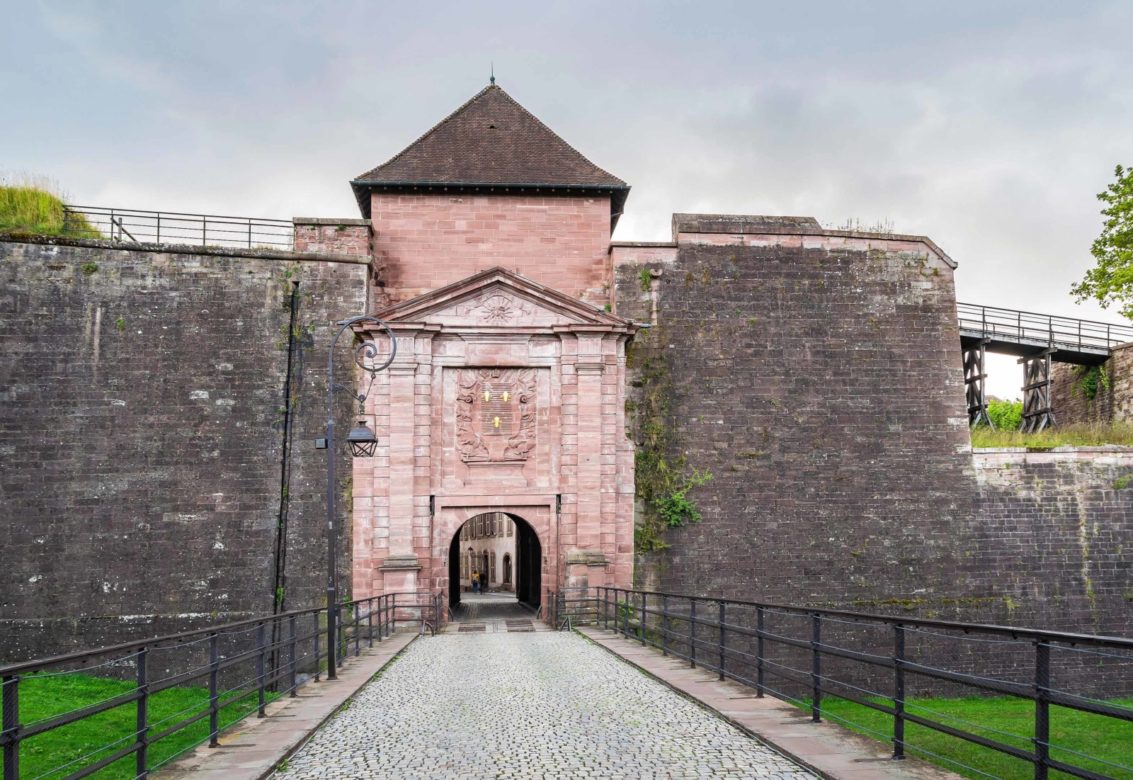 Fortified City Gates of Alsace - Porte de Brisach, Belfort © Krzysztof Golik - licence [CC BY-SA 4.0] from Wikimedia Commons