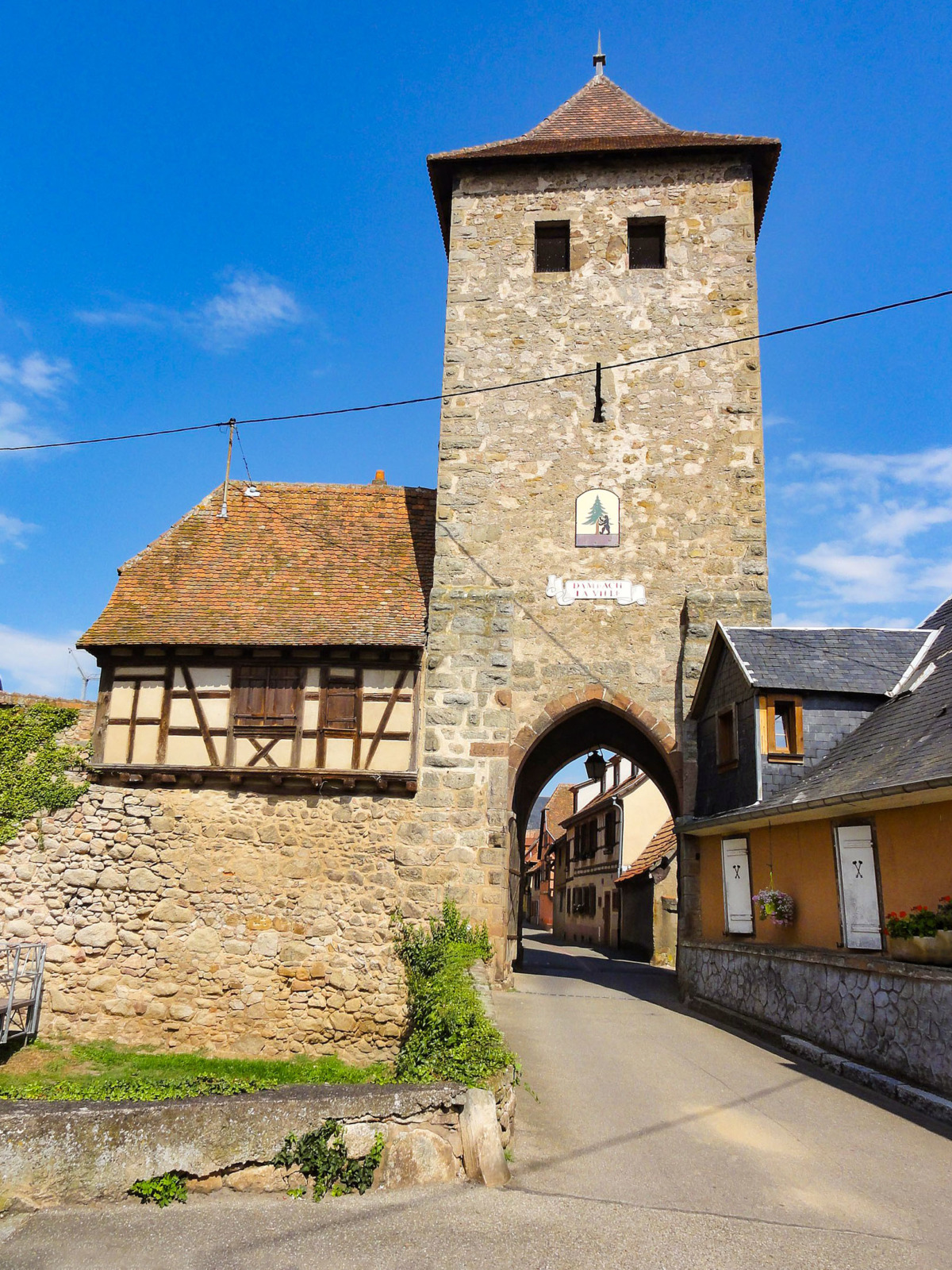 Porte de Dieffenthal, Dambach-la-Ville © Ralph Hammann - licence [CC BY-SA 4.0] from Wikimedia Commons