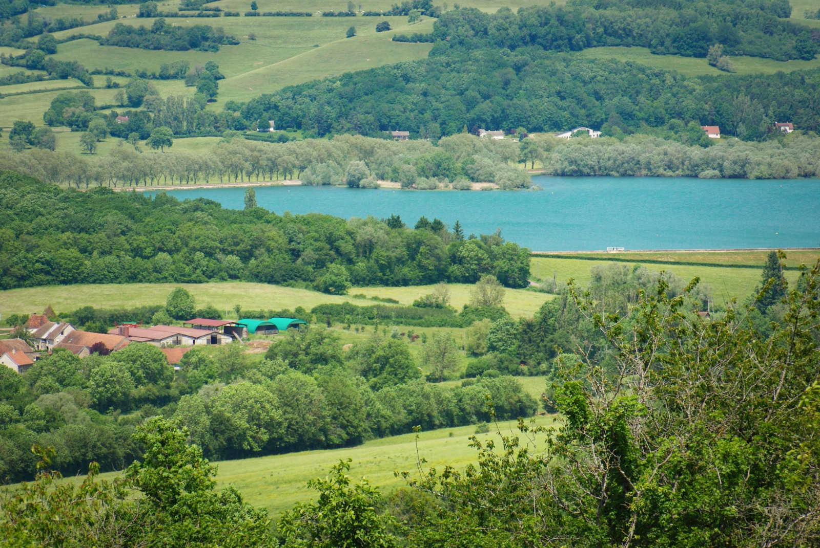 Lake Panthier (view from Châteauneuf) © French Moments
