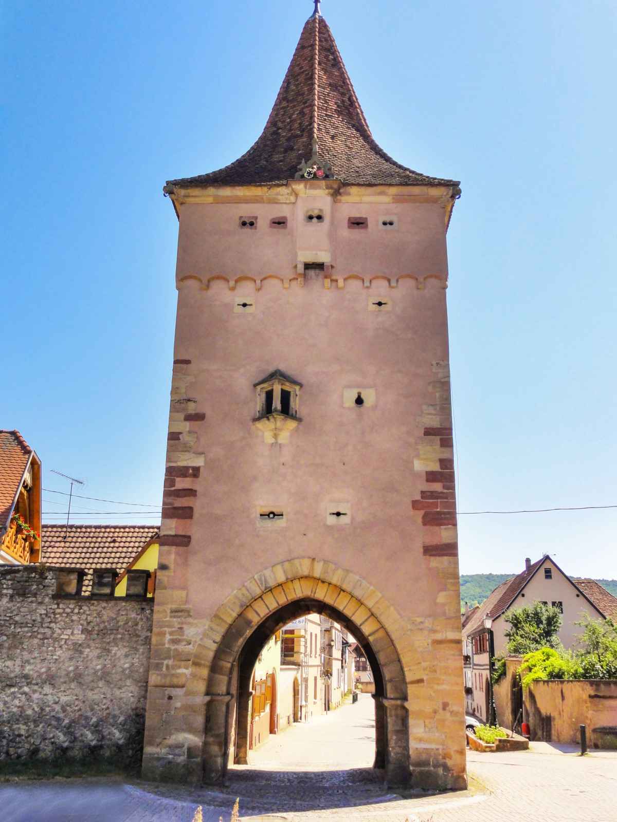 Fortified City Gates of Alsace - Porte du Lion, Rosheim © Ralph Hammann - licence [CC BY-SA 4.0] from Wikimedia Commons