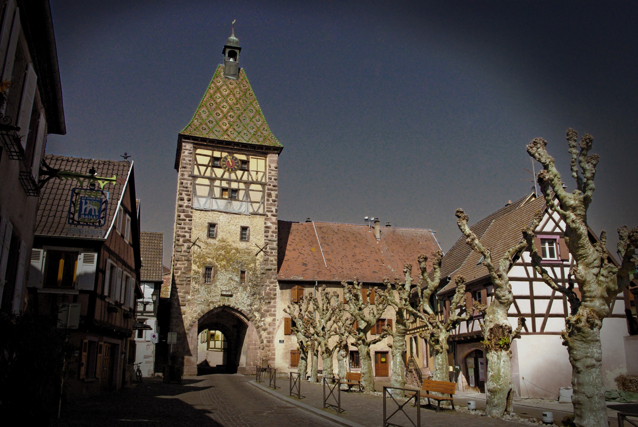 Halloween in Alsace - Bergheim: the Obertor © French Moments