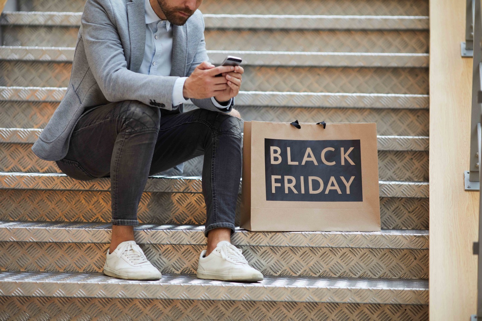 Black Friday and Thanksgiving in France. Photo seventyfourimages via Envato Elements