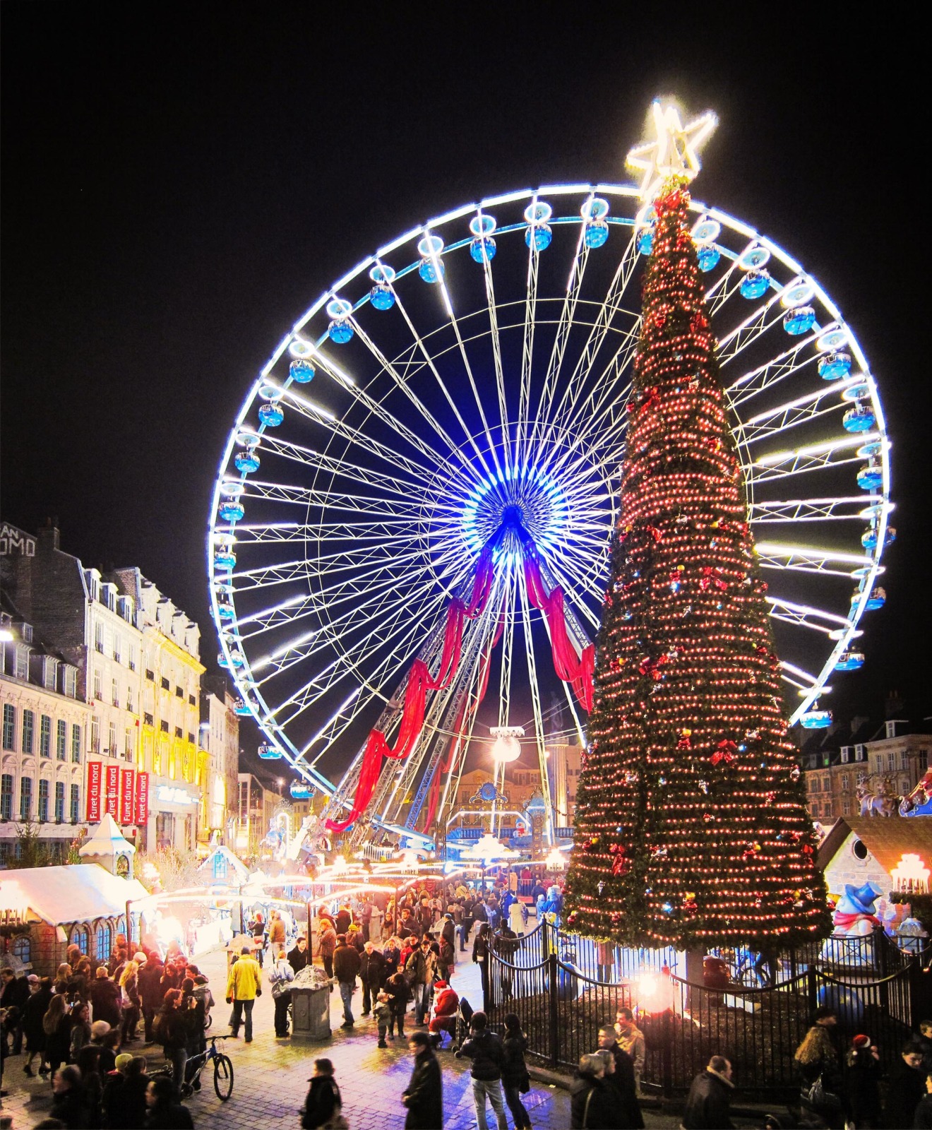 Grand-Place of Lille at Christmas © Velvet - licence [CC BY-SA 3.0] from Wikimedia Commons