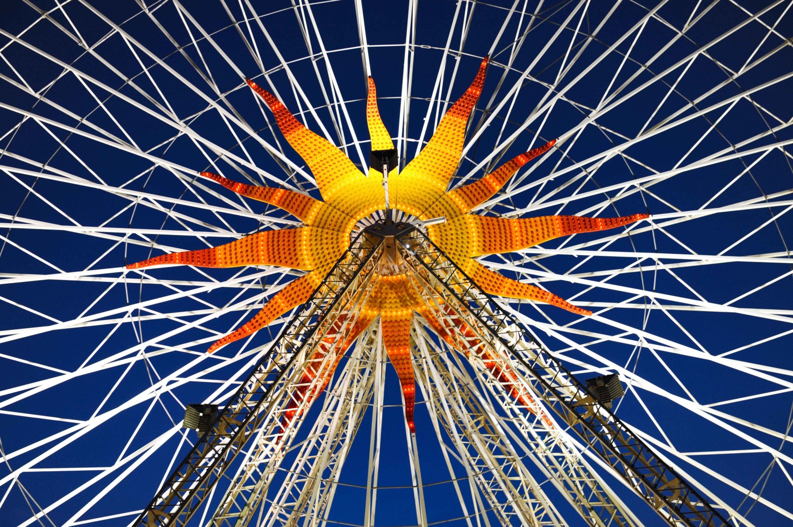The Ferris wheel in Nice © Cayambe - licence [CC BY-SA 3.0] from Wikimedia Commons