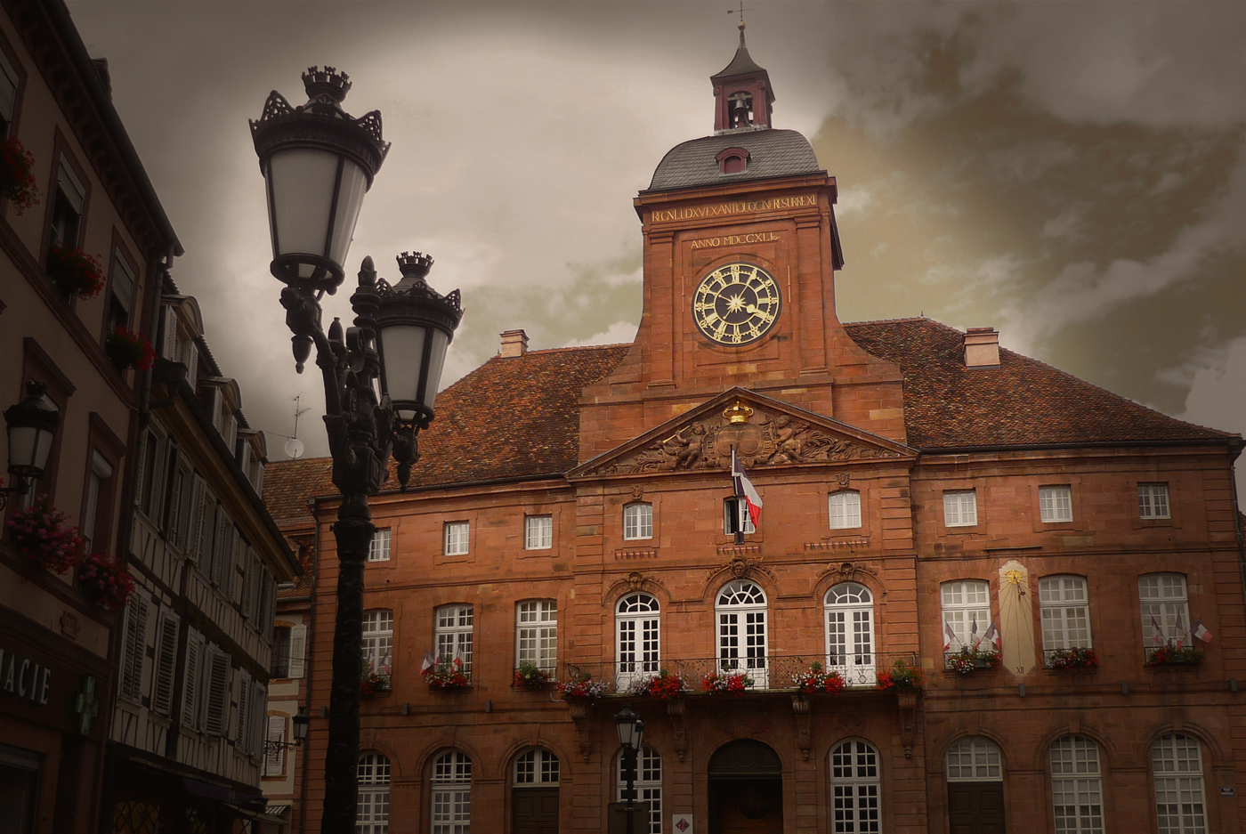 Halloween in Alsace - The town hall of Wissembourg © French Moments