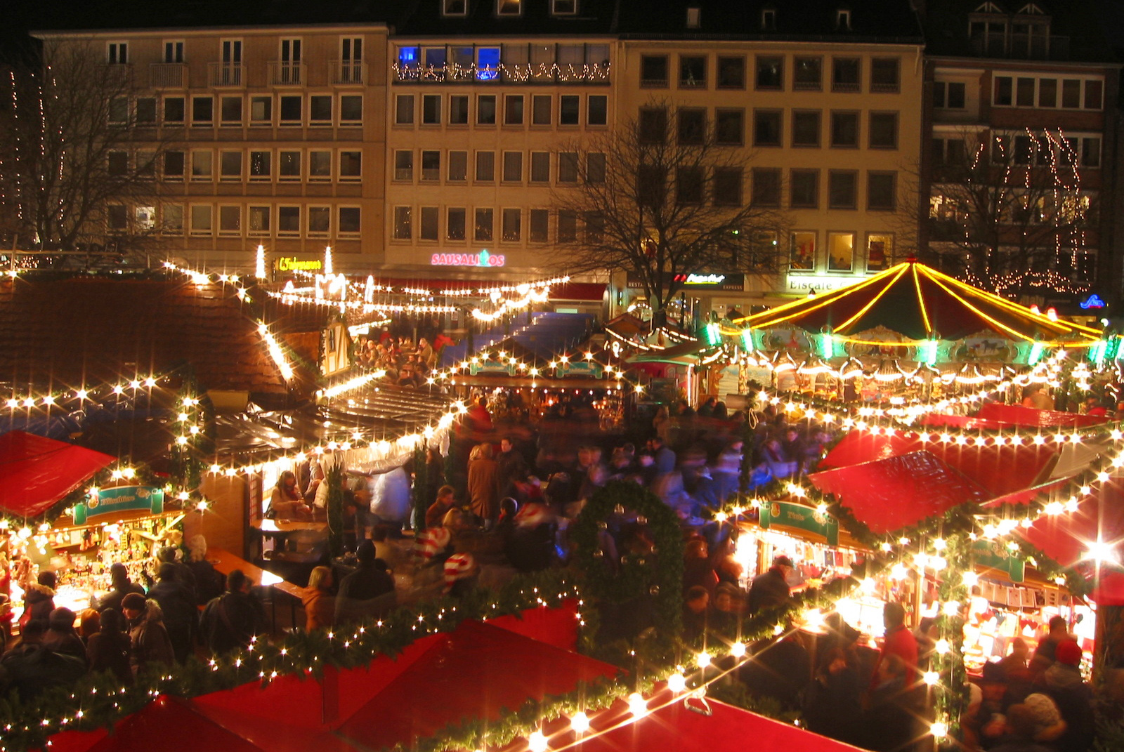 Aachen Christmas Market © Amel - licence [CC BY-SA 3.0] from Wikimedia Commons