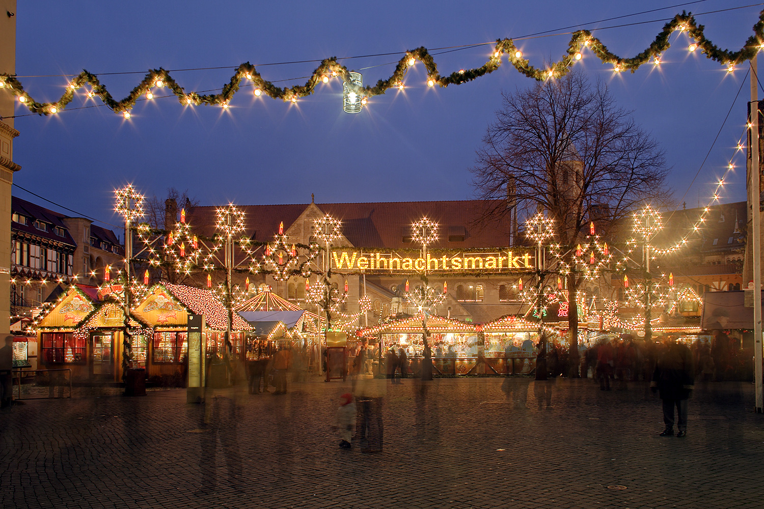 Braunschweig Christmas Market © Igge - licence [CC BY-SA 3.0] from Wikimedia Commons