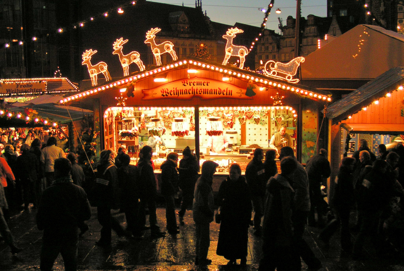 Bremen Christmas Market © Corradox - licence [CC BY-SA 3.0] from Wikimedia Commons