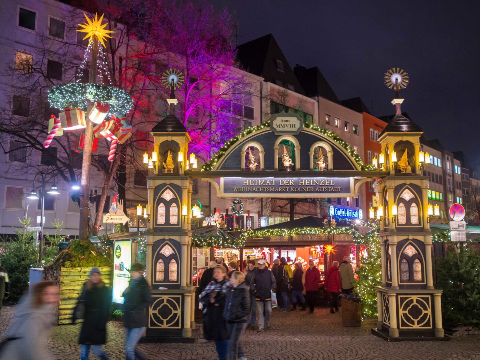 Cologne Christmas Market 2 © Eremeev - licence [CC BY-SA 3.0] from Wikimedia Commons
