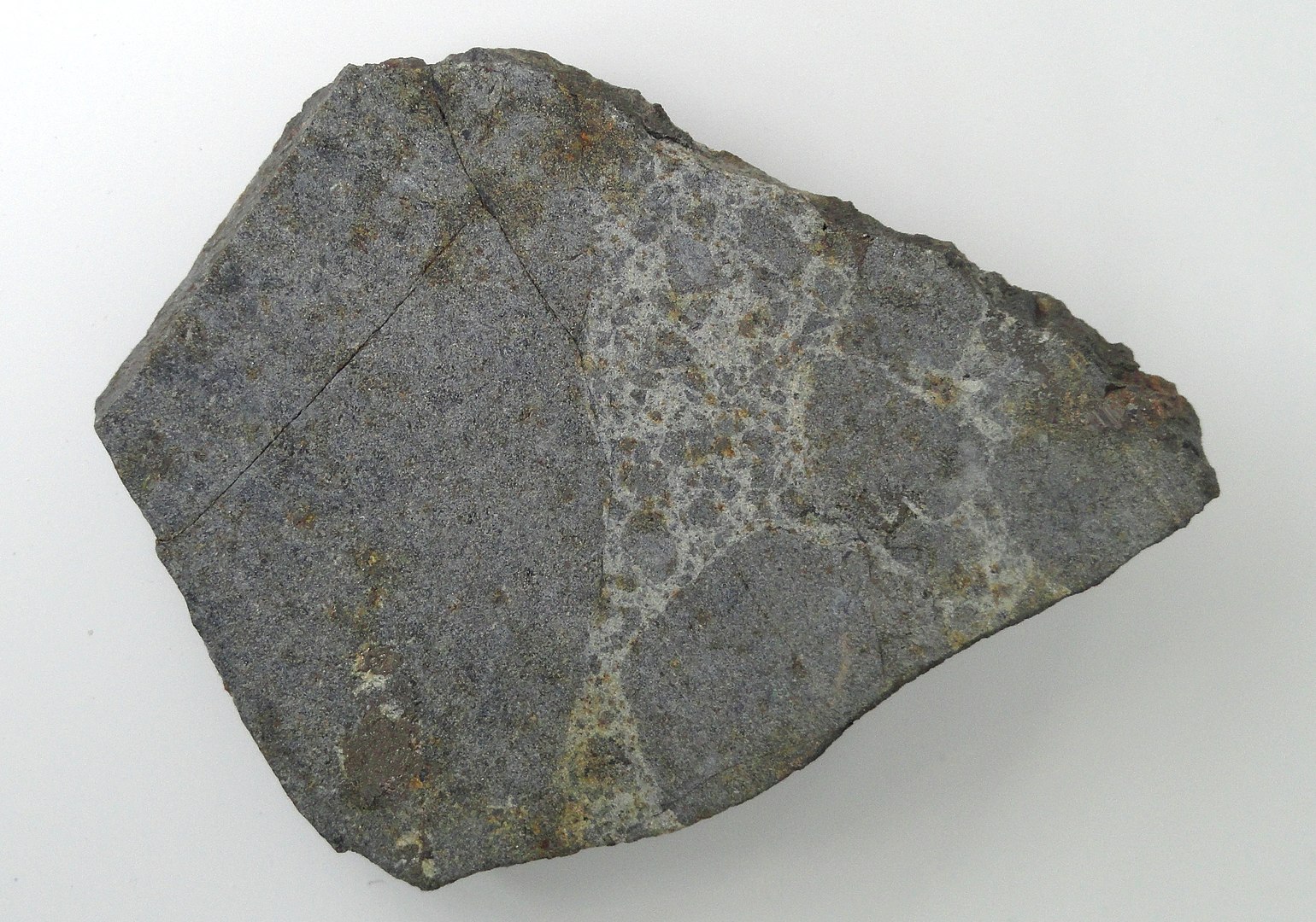 A fragment of the meteorite in the Freiburg Natural History Museum © Daderot - licence [CC0] from Wikimedia Commons