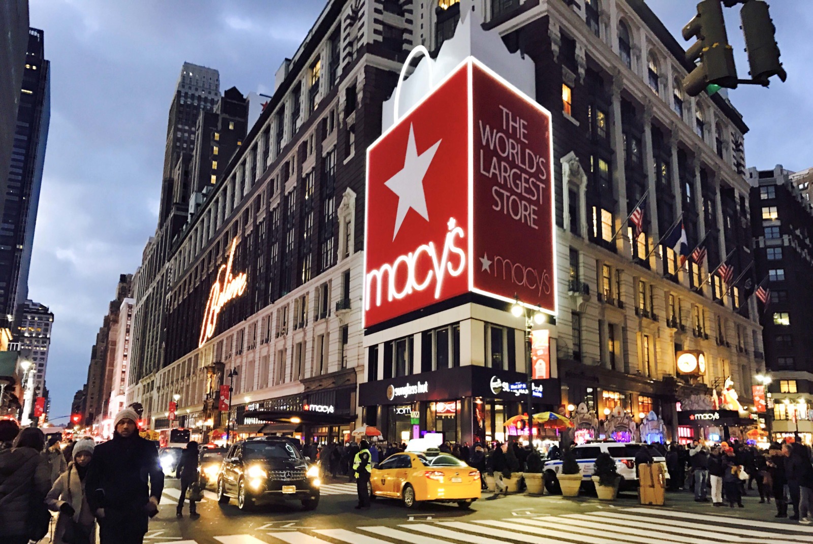 Macy's in New York City. Photo by dunahoot217 via Twenty20