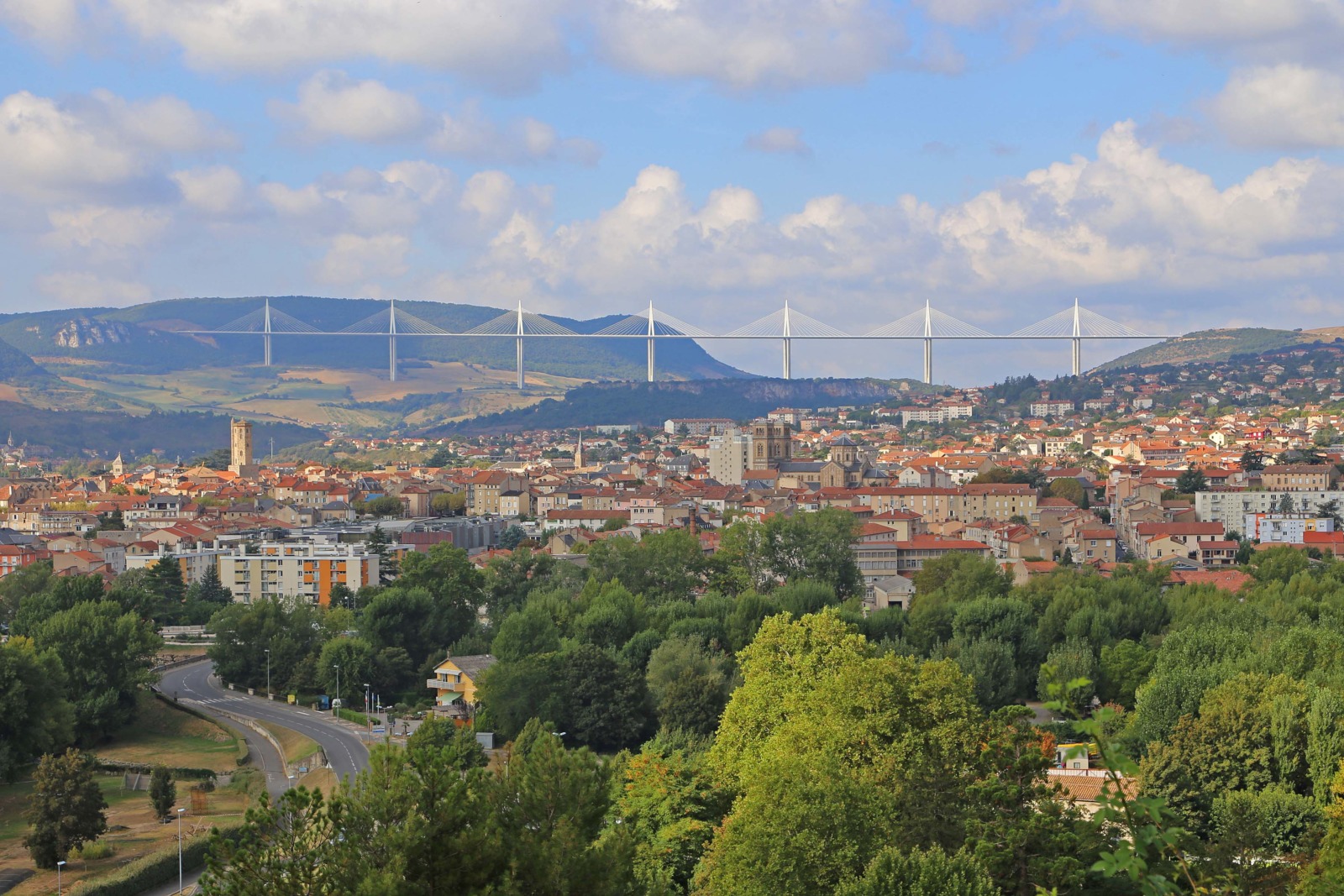 Millau Viaduct © Tobi 87 - licence [CC BY-SA 3.0] from Wikimedia Commons