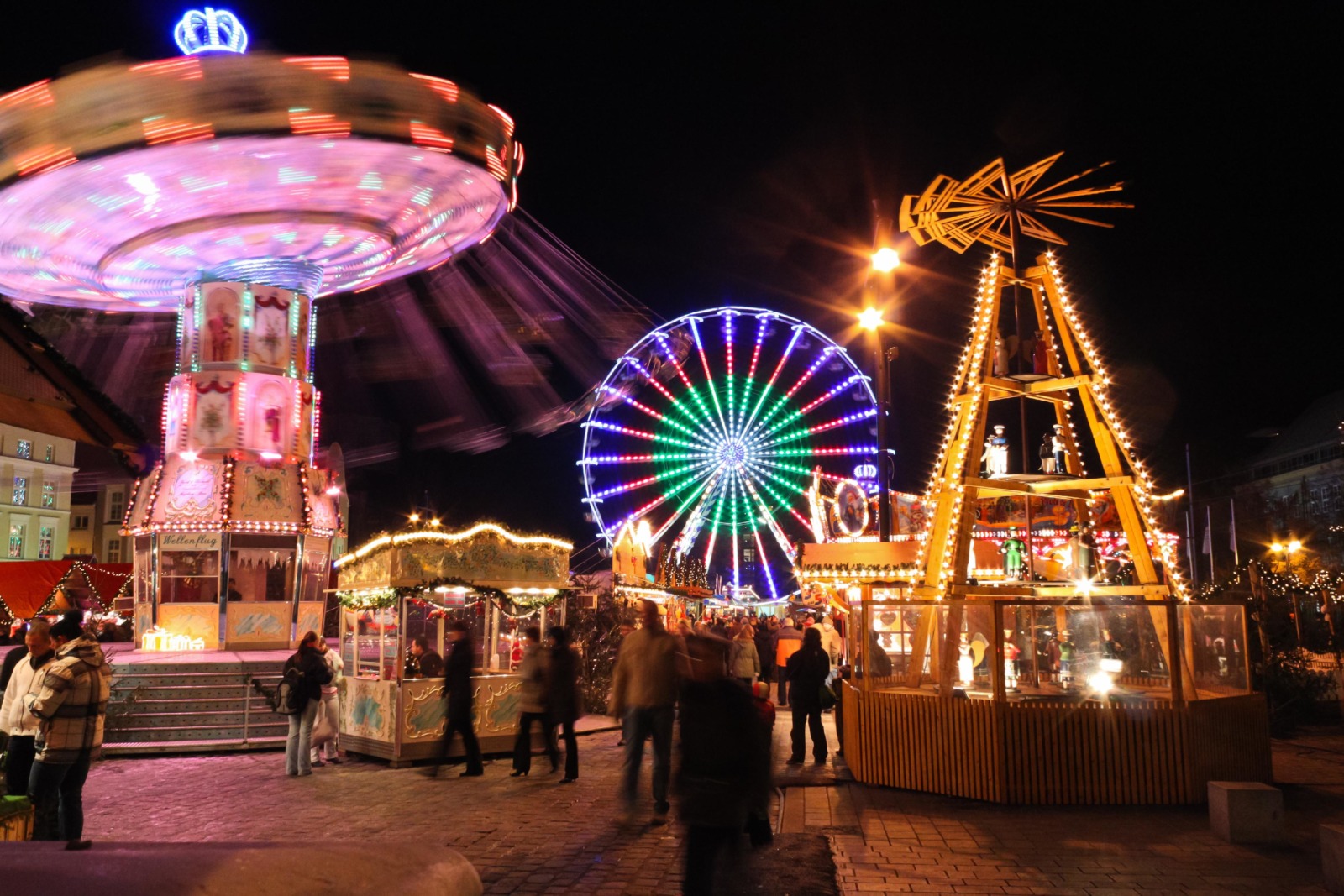 Christmas Markets in Germany - Rostock © Grand-Duc - licence [CC BY-SA 3.0de] from Wikimedia Commons