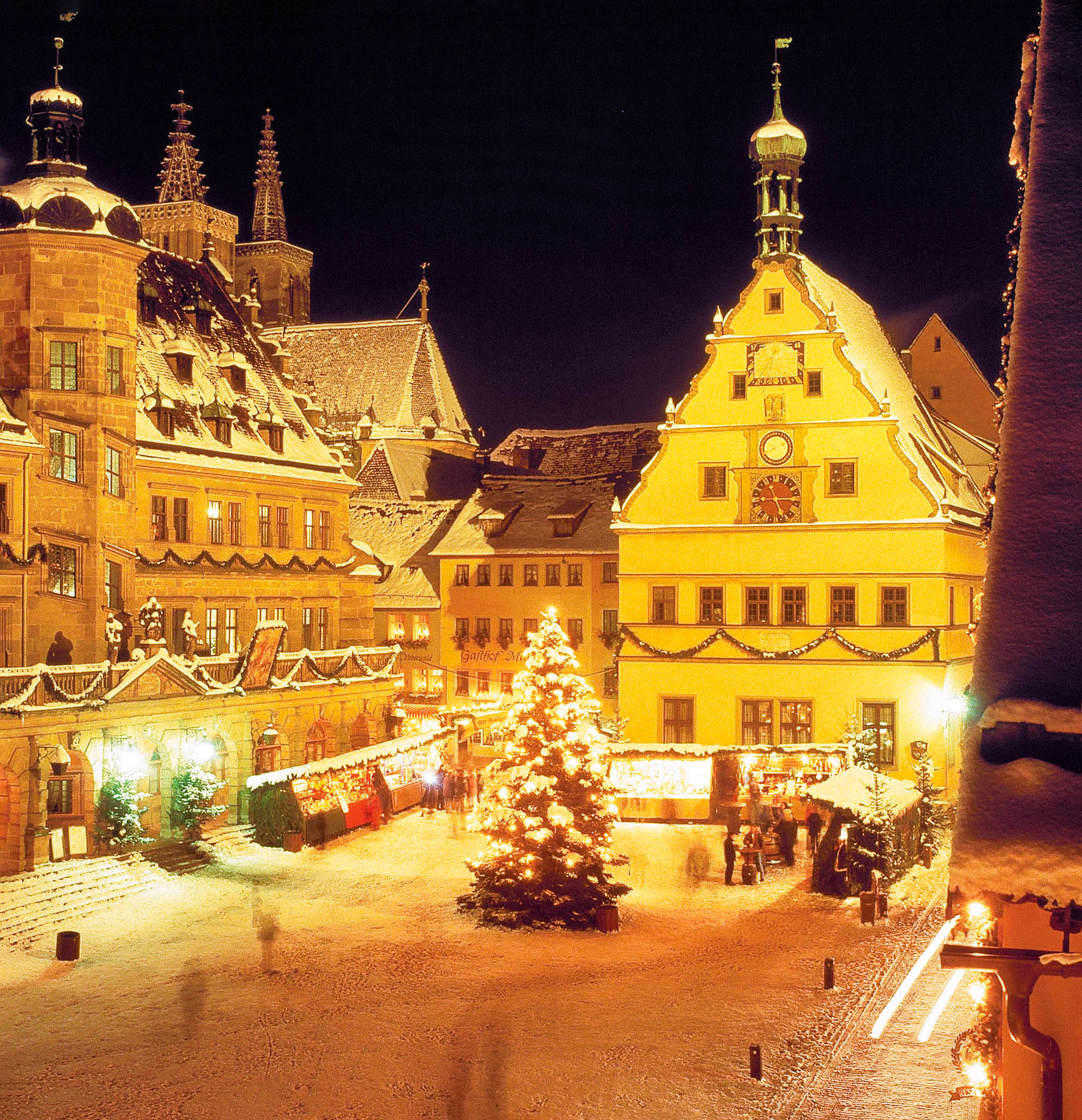 Christmas Markets in Germany - Rothenburg © Roderick Eime - licence [CC BY 2.0] from Wikimedia Commons