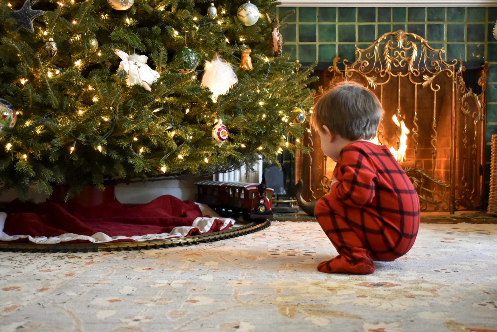 Toddler at Christmas. Photo by @midwestphotographs via Twenty20