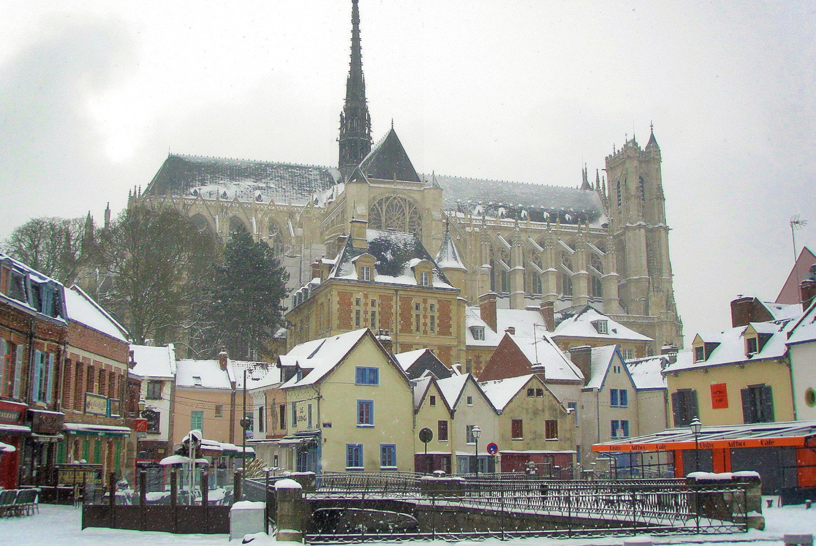 Amiens in Winter © Hugues80 - licence [CC BY-SA 3.0] from Wikimedia Commons