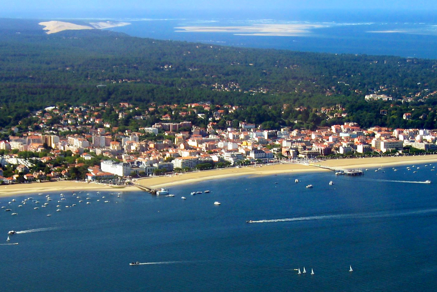 Arcachon Beach © Mtu33260 - licence [CC BY-SA 3.0] from Wikimedia Commons