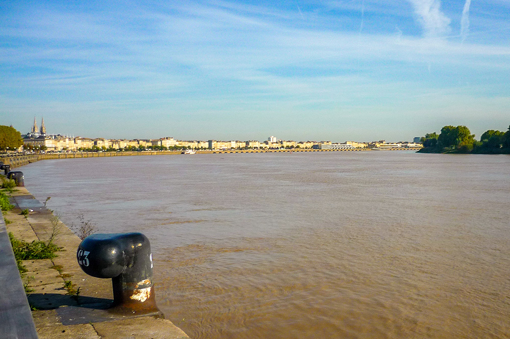 The Garonne along Bordeaux Old Town © French Moments