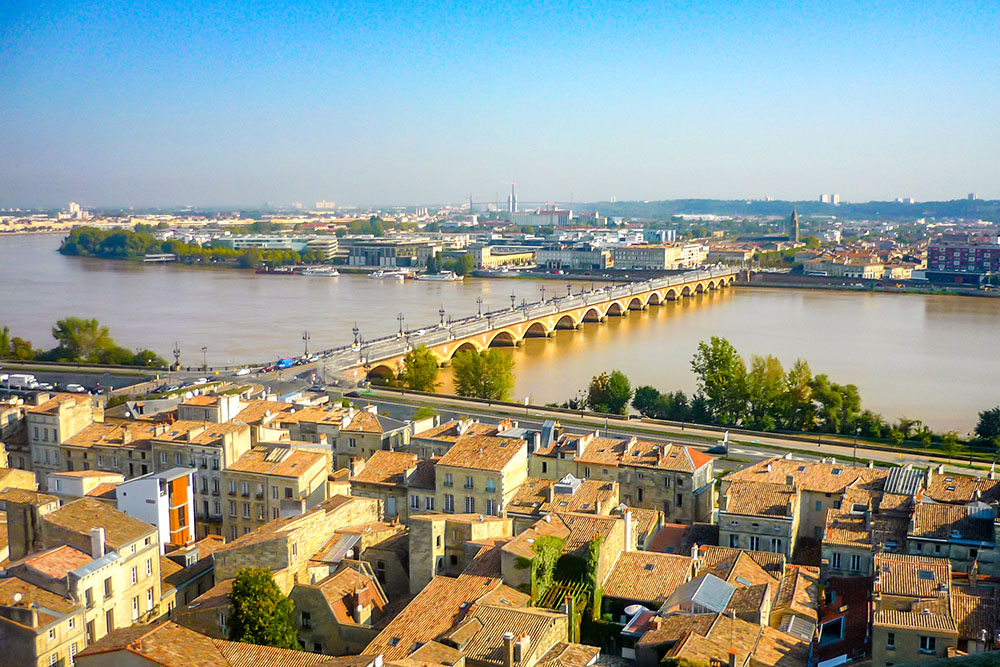 Visit Bordeaux - Pont de Pierre and the Garonne © French Moments