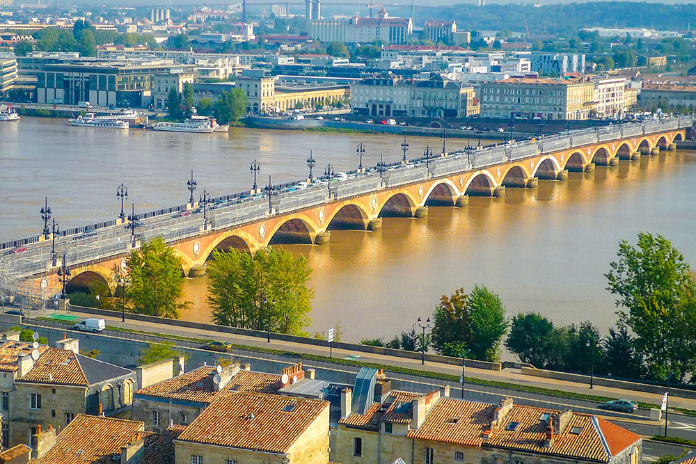 Pont de Pierre, Bordeaux © French Moments