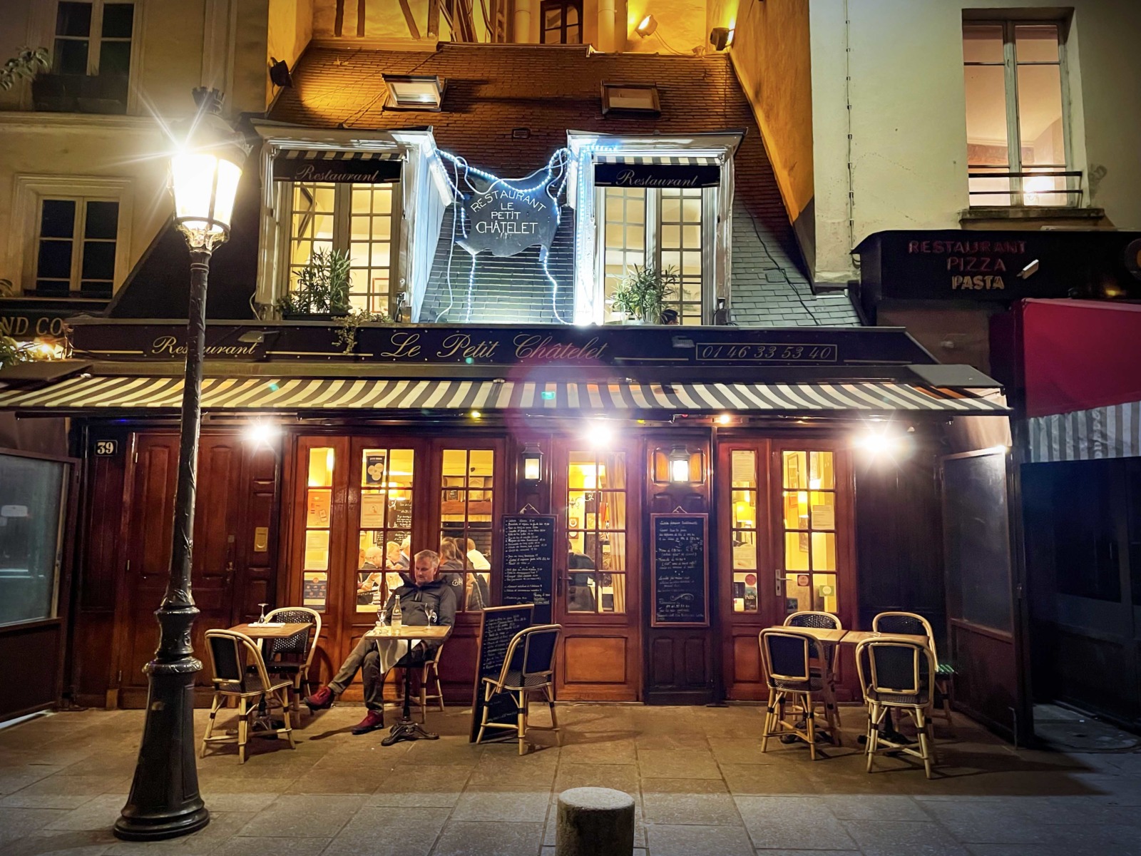 Parisian restaurants - Le Petit Châtelet © Ellen Corrandini
