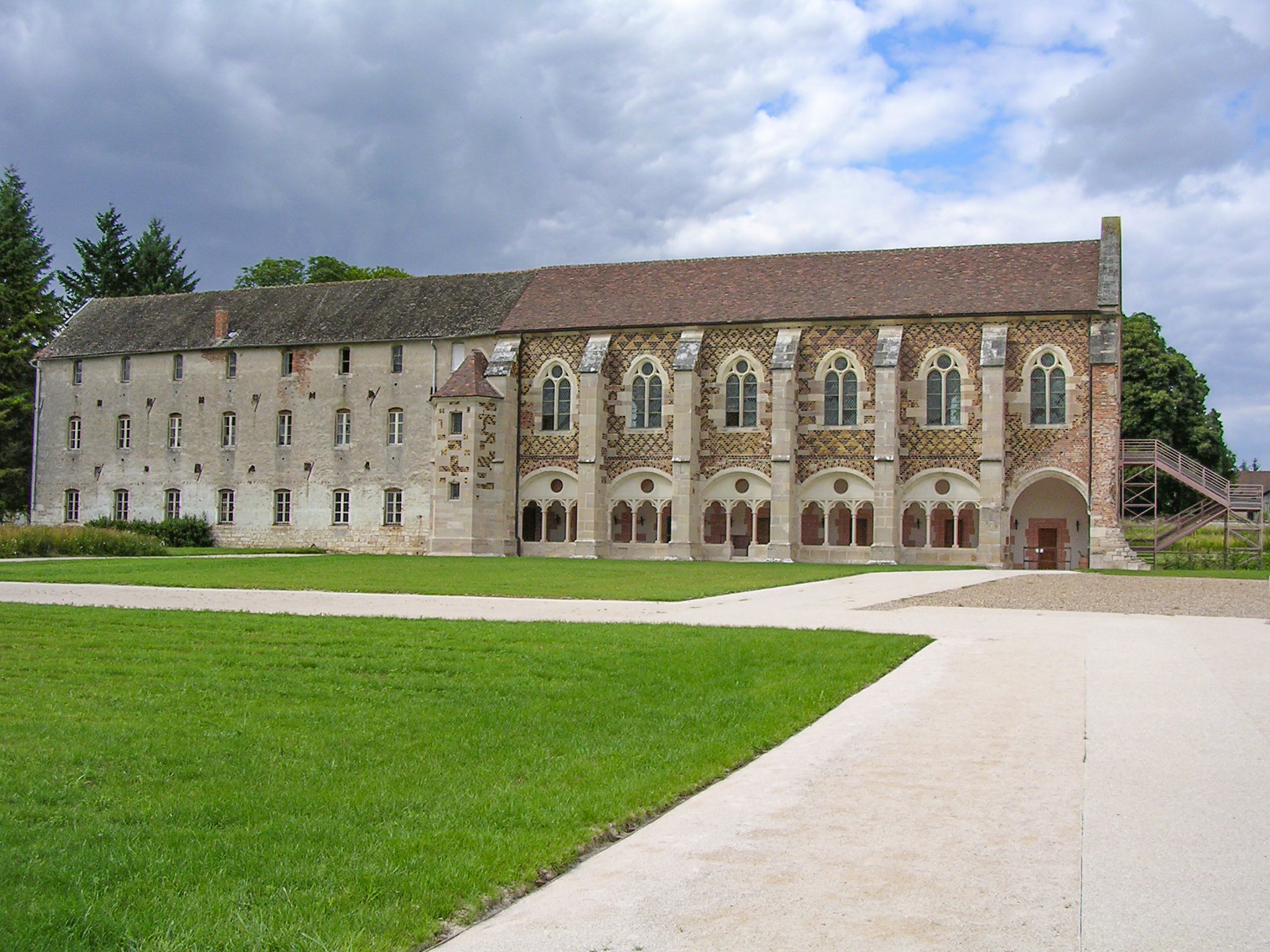 Around Dijon - Cîteaux Abbey - the Library © G CHP - licence [CC BY-SA 2.5] from Wikimedia Commons