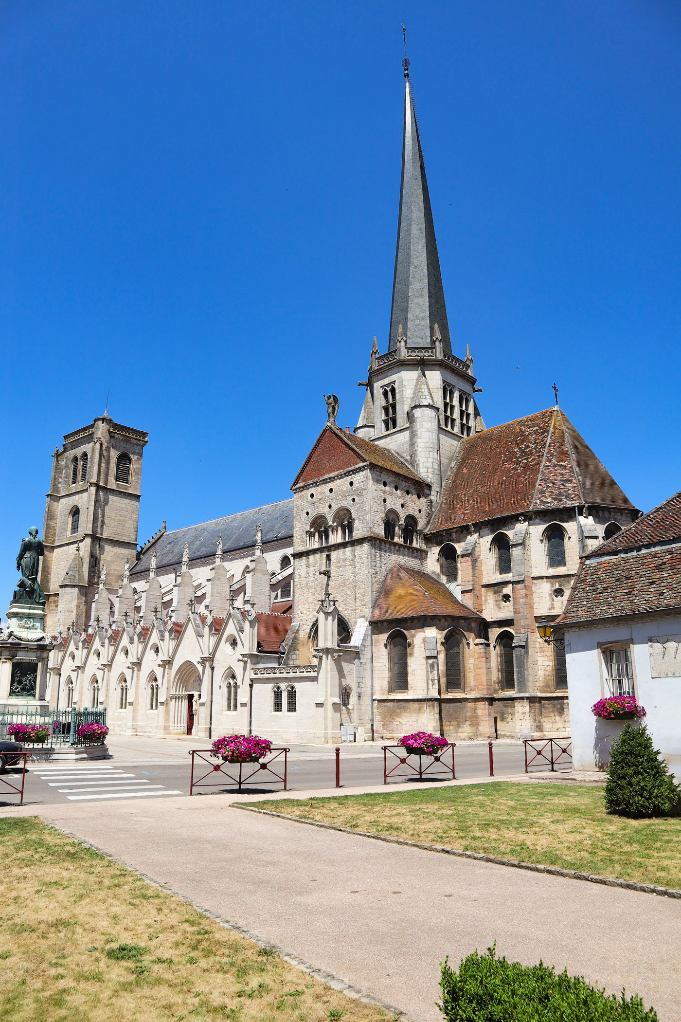 Around Dijon - Auxonne © GO69 - licence [CC BY-SA 4.0] from Wikimedia Commons