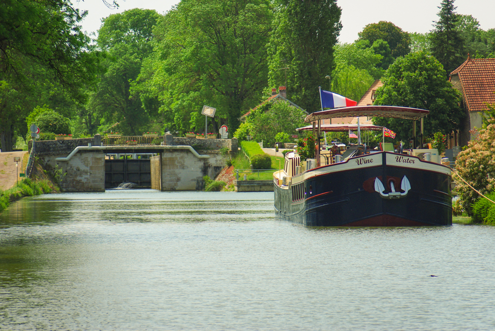 Along the Canal de Bourgogne near Vandenesse-en-Auxois © French Moments