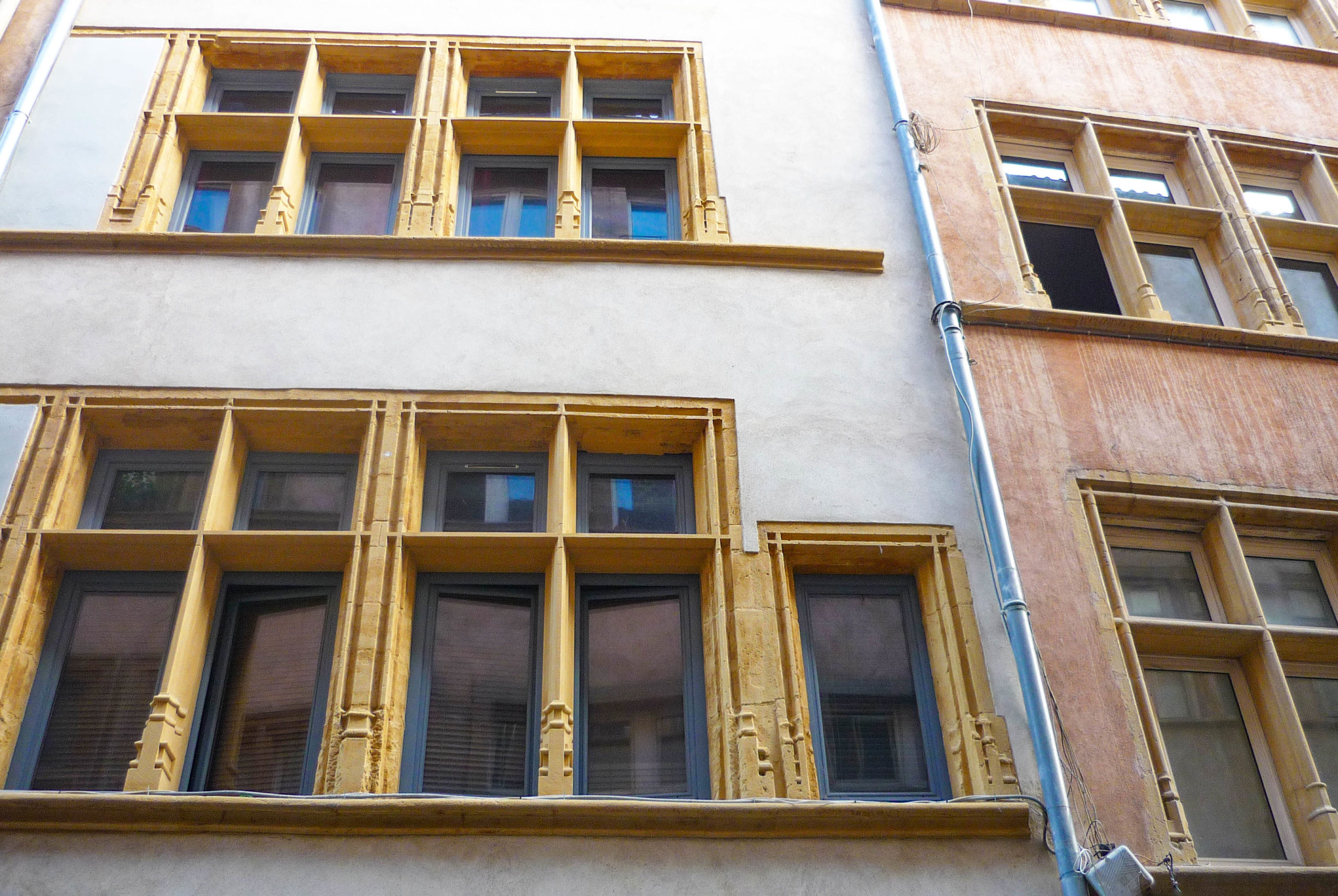 Jaumont stone in Lyon © French Moments