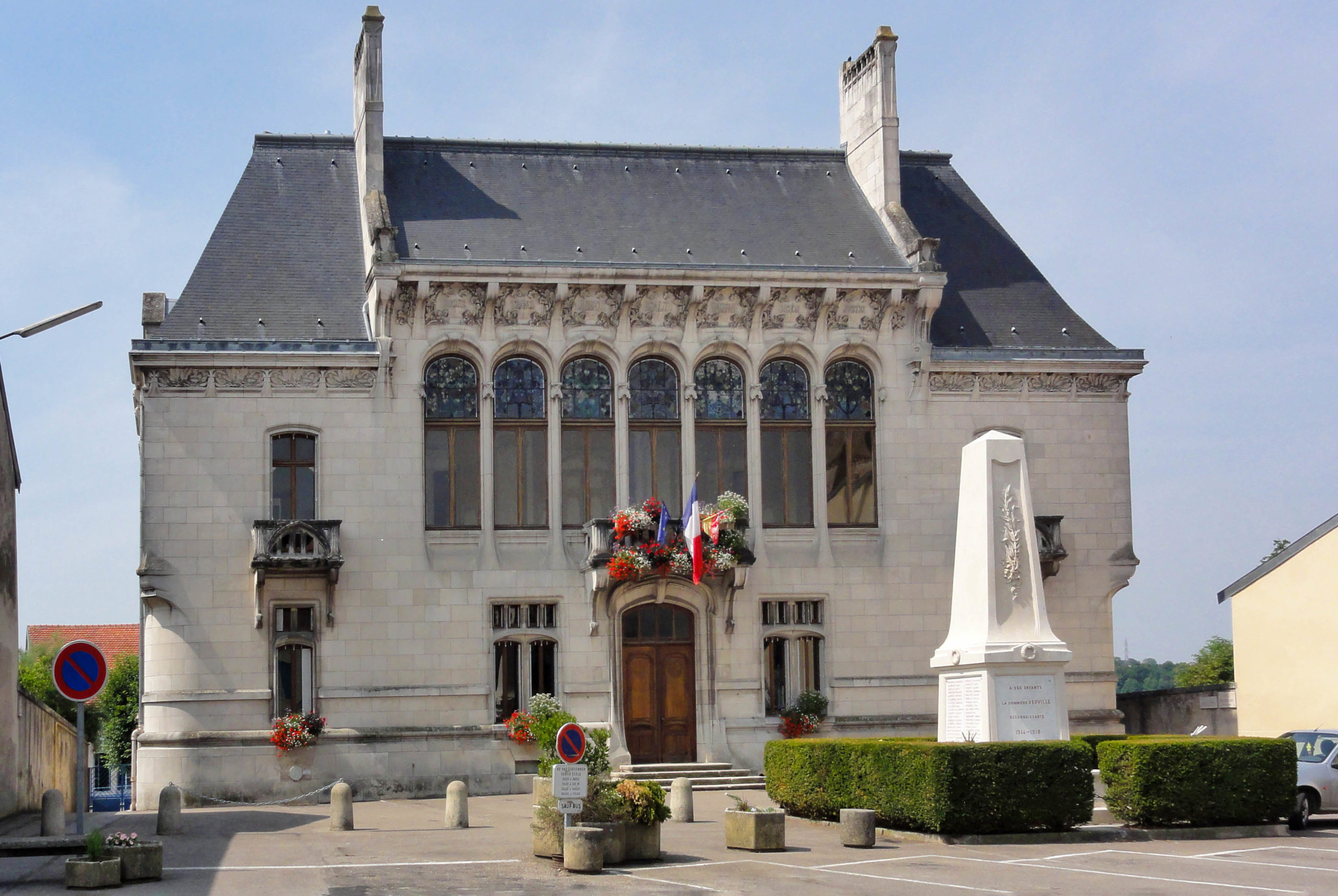 Euville town-hall © Havang(nl) - licence [CC0] from Wikimedia Commons