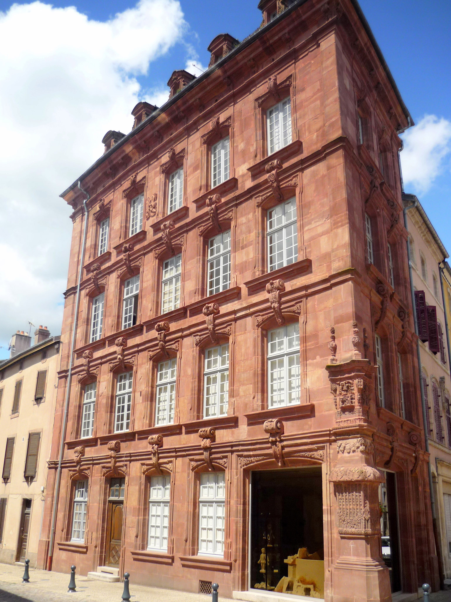 The Vosges sandstone façade of the merchants' house in Lunéville © French Moments