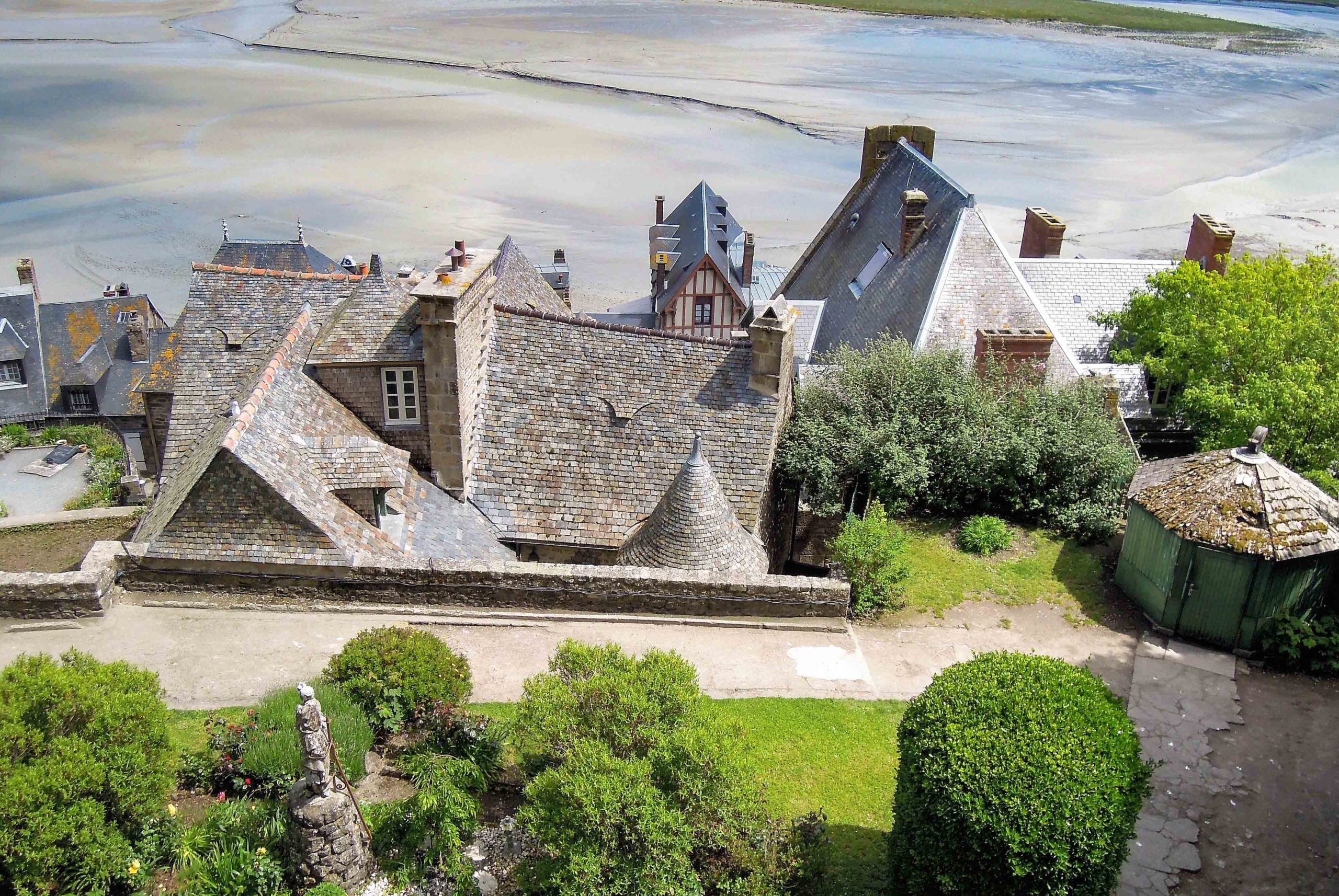 Villages in France - Mont Saint-Michel © Horst J. Meuter - licence [CC BY-SA 4.0] from Wikimedia Commons