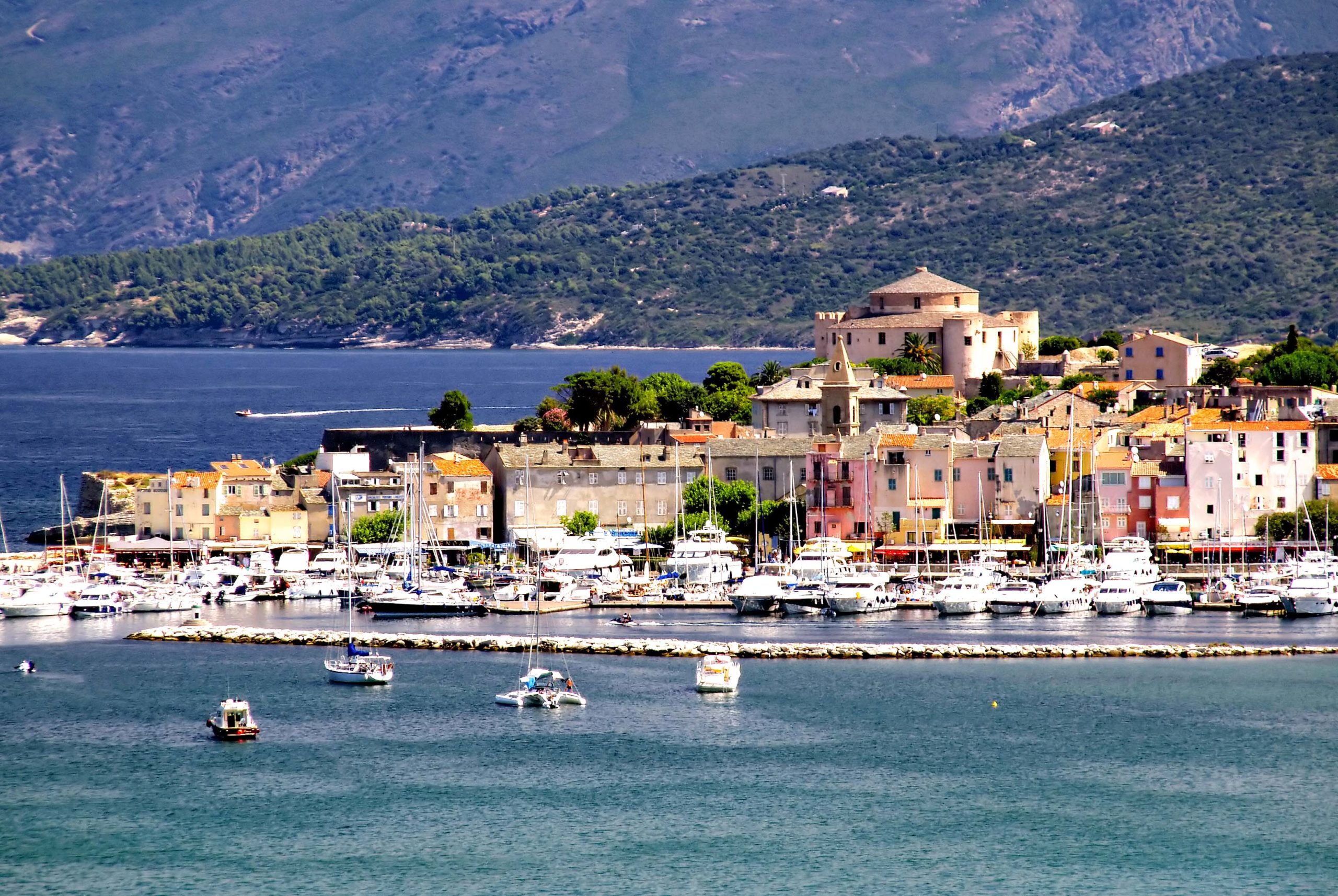 Villages in France - Saint-Florent © Pierre Bona - licence [CC BY-SA 3.0] from Wikimedia Commons