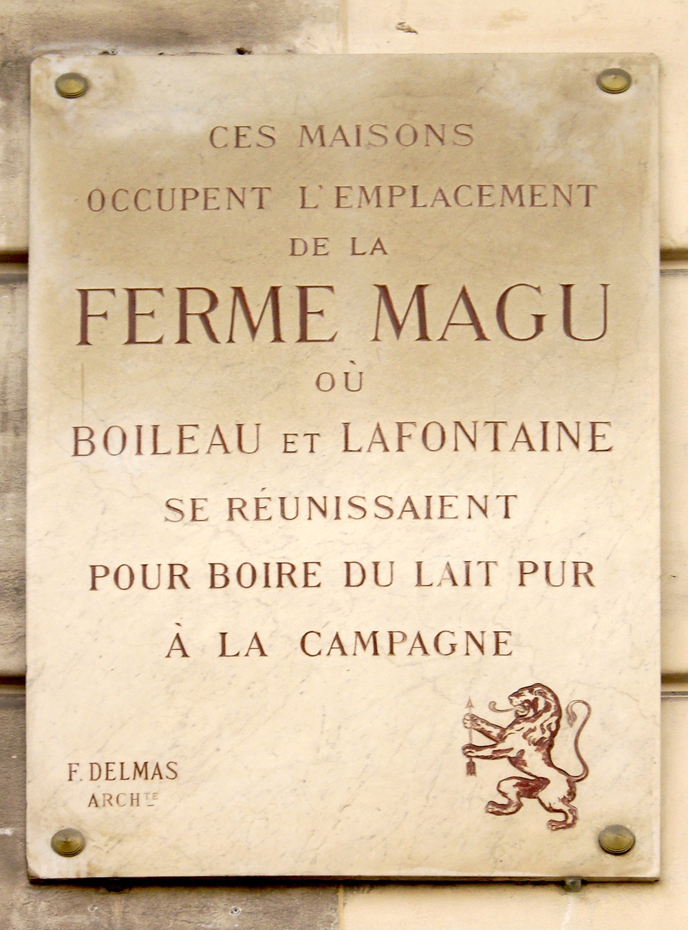 Magu Farm at 9 Place de Mexico, Paris © Wikimedia Commons / Mu - licence [CC BY-SA 3.0] from Wikimedia Commons