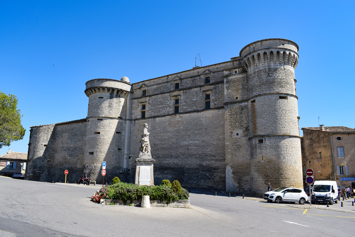 Castle of Gordes © French Moments