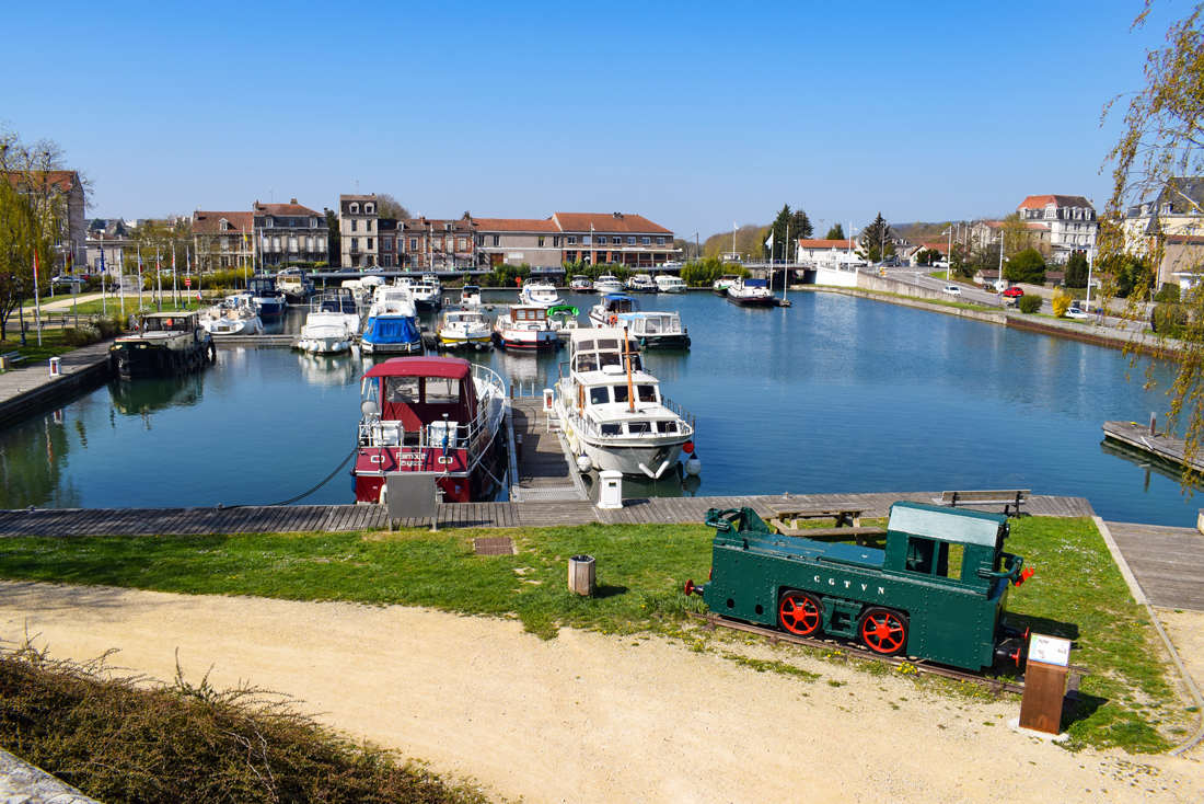Waterway holidays in Lorraine - Marina of Toul © French Moments