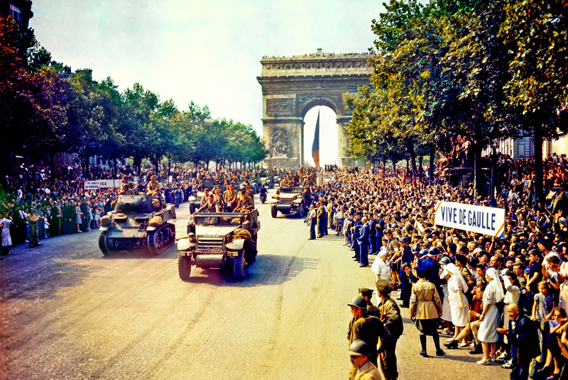 Champs Elysées 26 August 1944